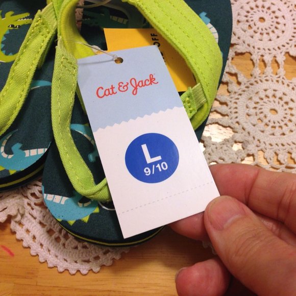 Cat & Jack NWT flip flops with alligators,size kids 9-10 - Picture 8 of 8